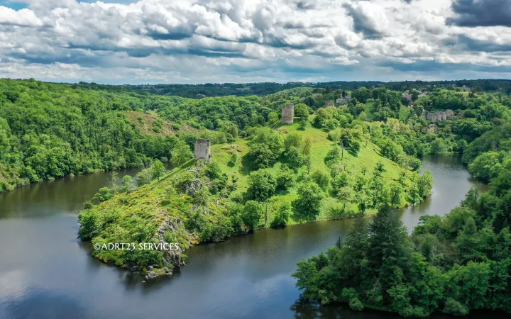 CROZANT vue aerienne forteresse