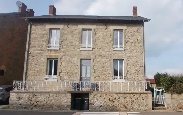 maison hotes les lapins bleus facade en pierre creuse